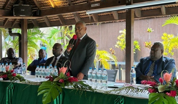 Honorable Prime Minister Napat and his key ministers meet with the Business Community in Santo